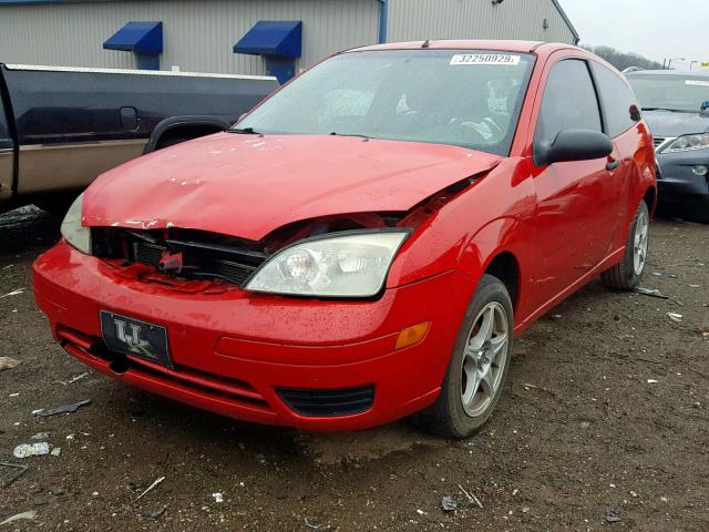 1FAHP31N36W204006 - 2006 FORD FOCUS ZX3 RED photo 2