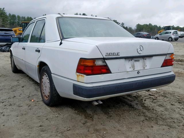 WDBEA28E0PB967705 - 1993 MERCEDES-BENZ 300 E 2.8 WHITE photo 3