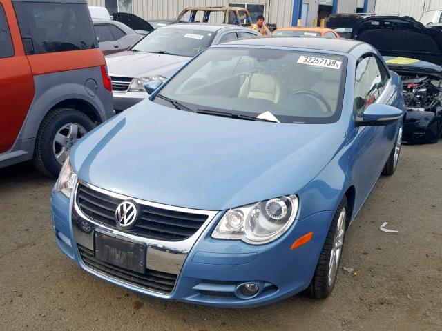 WVWFA71F69V003682 - 2009 VOLKSWAGEN EOS LUX Синій фото 2