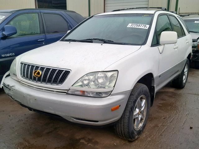 JTJHF10U010214608 - 2001 LEXUS RX 300 WHITE photo 2