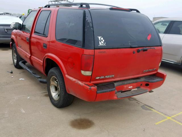 1GNCS13W82K189069 - 2002 CHEVROLET BLAZER RED photo 3