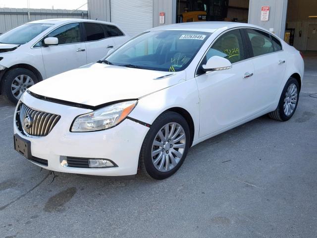 2G4GS5EV6D9183552 - 2013 BUICK REGAL PREM WHITE photo 2