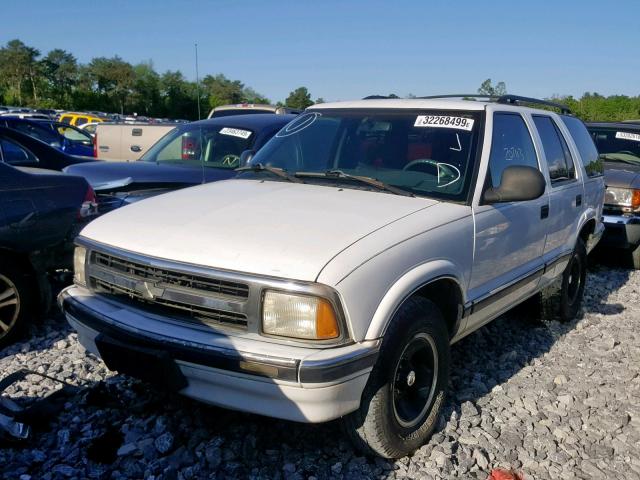 1GNCS13W9V2144078 - 1997 CHEVROLET BLAZER WHITE photo 2