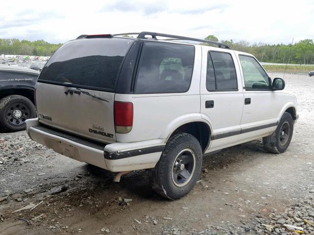 1GNCS13W9V2144078 - 1997 CHEVROLET BLAZER WHITE photo 4