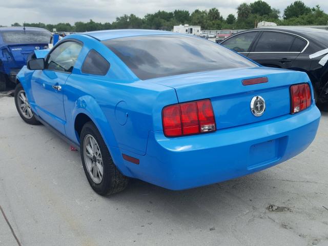 1ZVFT80N655178871 - 2005 FORD MUSTANG BLUE photo 3