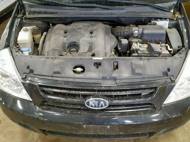 KNDMG4C39A6360943 - 2010 KIA SEDONA LX BLACK photo 7