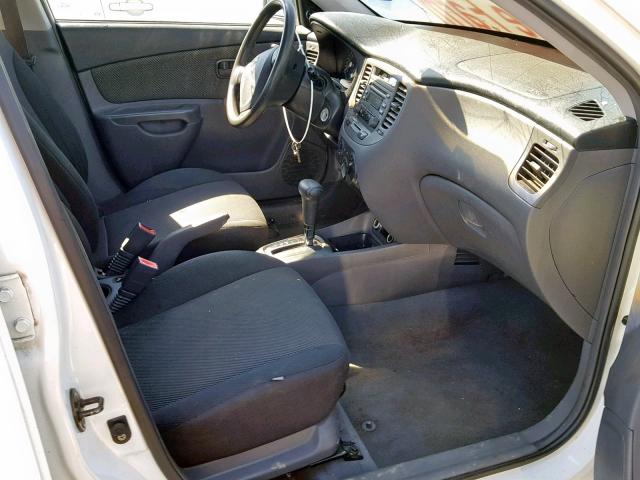 KNADE123366149506 - 2006 KIA RIO WHITE photo 5