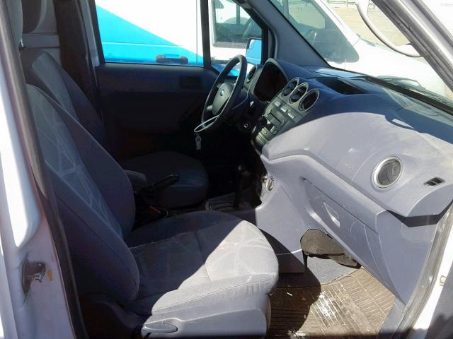 NM0LS7BN4DT135458 - 2013 FORD TRANSIT CO WHITE photo 5