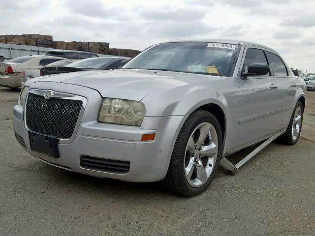 2C3KA43R26H298101 - 2006 CHRYSLER 300 SILVER photo 2