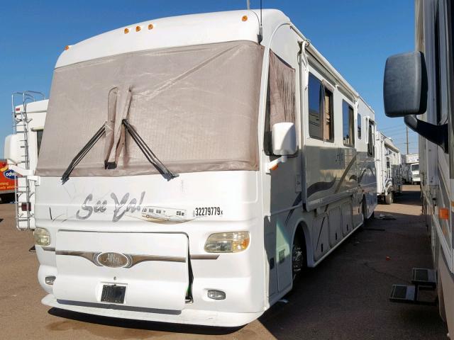 4UZAAHDC45CU17630 - 2005 OTHER MOTORHOME WHITE photo 2