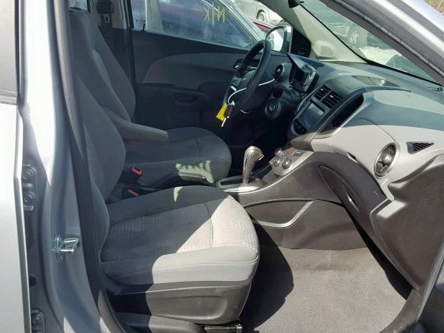 1G1JA5SH4E4197555 - 2014 CHEVROLET SONIC LS 银色 照片 5