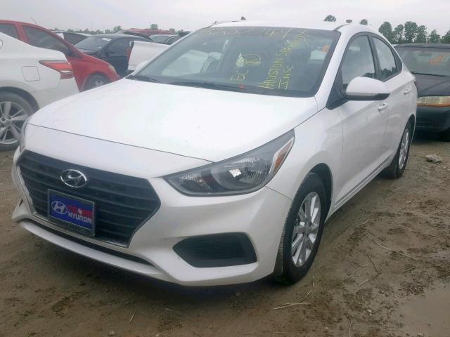 3KPC24A3XJE020854 - 2018 HYUNDAI ACCENT SE WHITE photo 2