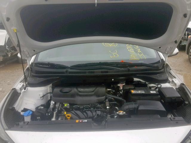 3KPC24A3XJE020854 - 2018 HYUNDAI ACCENT SE WHITE photo 7