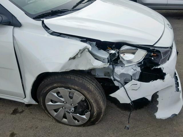 3KPA24AB4KE178414 - 2019 KIA RIO S WHITE photo 9