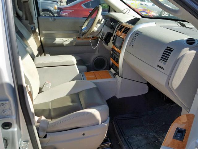 1A8HX58N78F133450 - 2008 CHRYSLER ASPEN LIMI SILVER photo 5