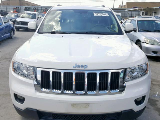 1J4RR4GG2BC510742 - 2011 JEEP GRAND CHER WHITE photo 9