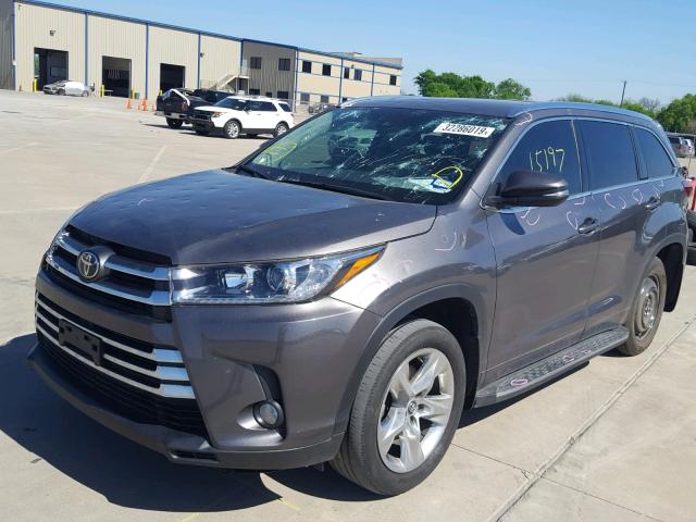 5TDYZRFH2HS229881 - 2017 TOYOTA HIGHLANDER SILVER photo 2