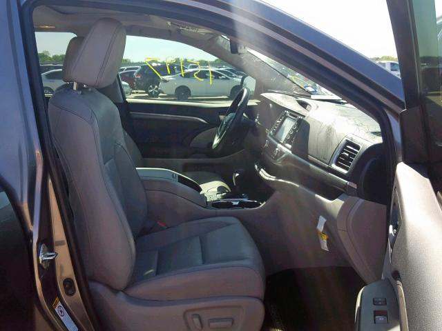 5TDYZRFH2HS229881 - 2017 TOYOTA HIGHLANDER SILVER photo 5