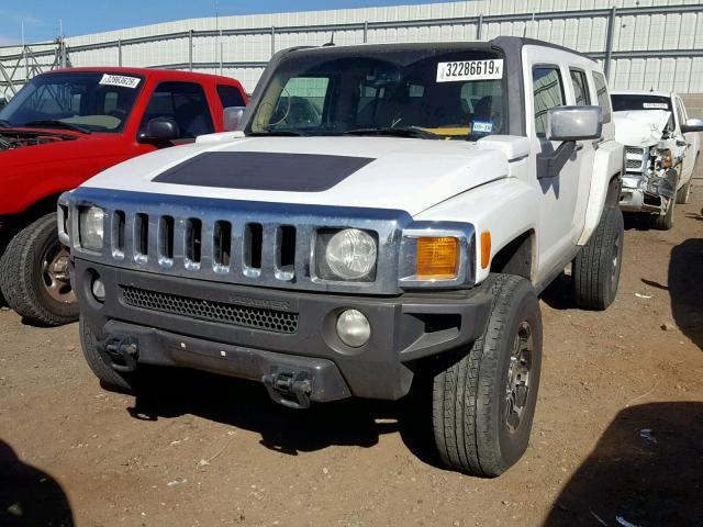 5GTDN136968280531 - 2006 HUMMER H3 WHITE photo 2