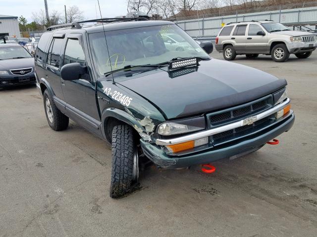 1GNDT13W32K223405 - 2002 CHEVROLET BLAZER GREEN photo 1