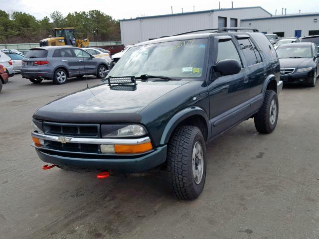 1GNDT13W32K223405 - 2002 CHEVROLET BLAZER GREEN photo 2