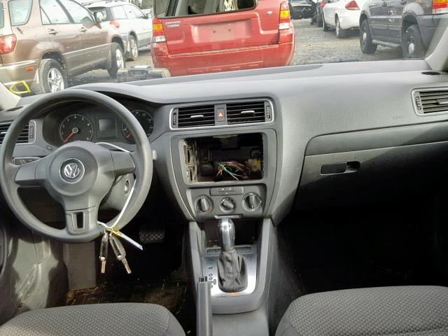 3VW2K7AJ9BM061086 - 2011 VOLKSWAGEN JETTA BASE GRAY photo 9