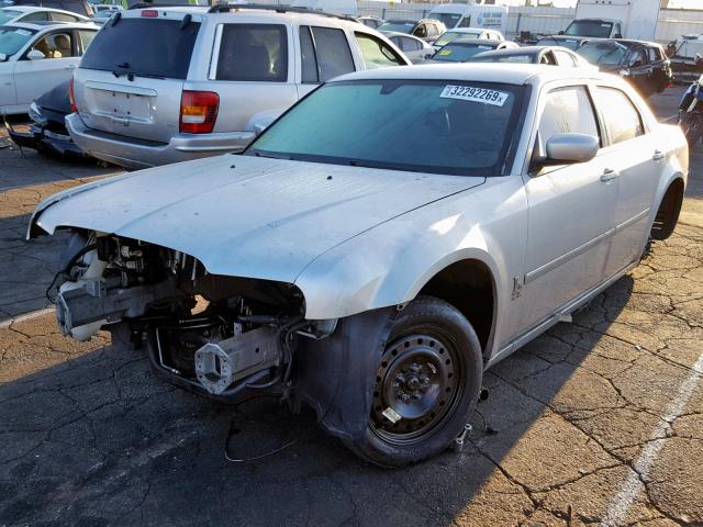 2C3KA53GX6H357982 - 2006 CHRYSLER 300 TOURIN WHITE photo 2