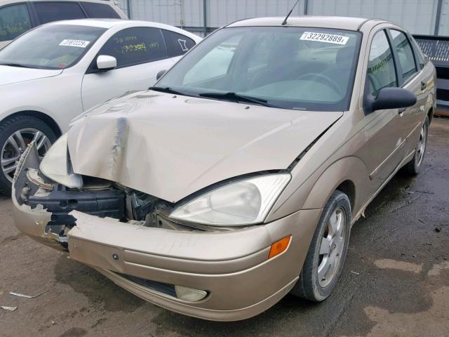 1FAFP38352W118105 - 2002 FORD FOCUS ZTS GOLD photo 2