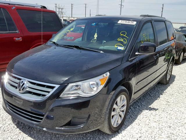 2C4RVABG2CR393664 - 2012 VOLKSWAGEN ROUTAN SE BLACK photo 2