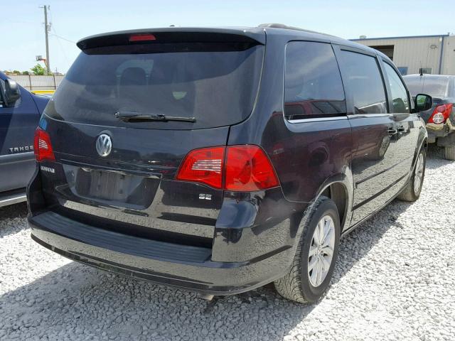 2C4RVABG2CR393664 - 2012 VOLKSWAGEN ROUTAN SE BLACK photo 4