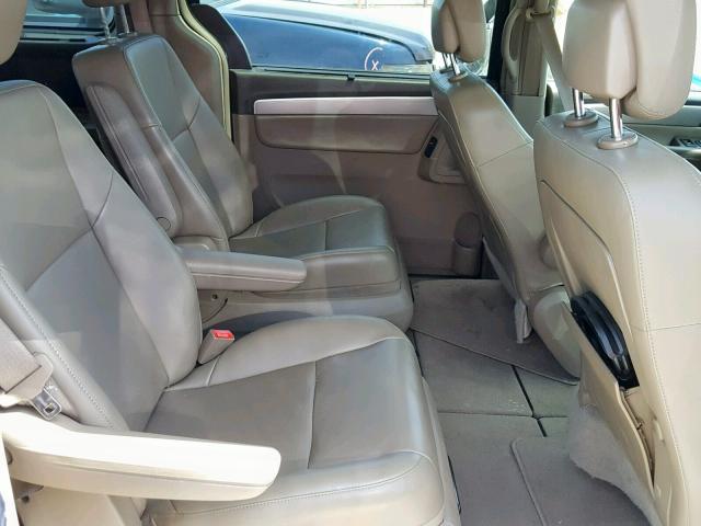 2C4RVABG2CR393664 - 2012 VOLKSWAGEN ROUTAN SE BLACK photo 6