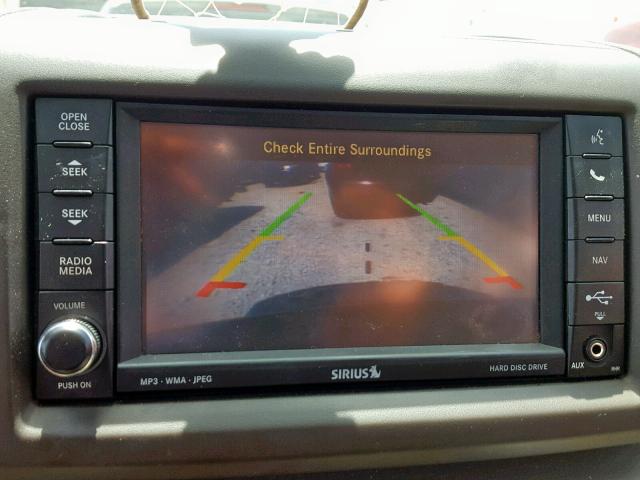 2C4RVABG2CR393664 - 2012 VOLKSWAGEN ROUTAN SE BLACK photo 9