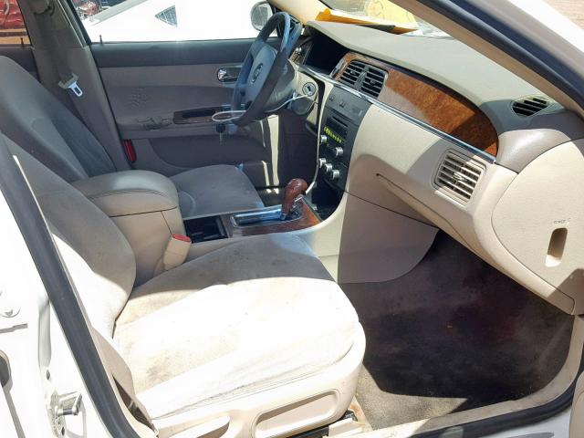 2G4WC532451310896 - 2005 BUICK LACROSSE C WHITE photo 5