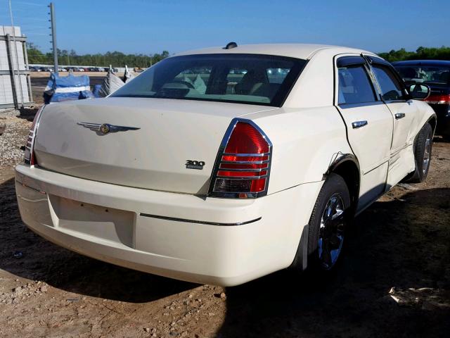 2C3AA53GX5H601172 - 2005 CHRYSLER 300 TOURIN WHITE photo 4