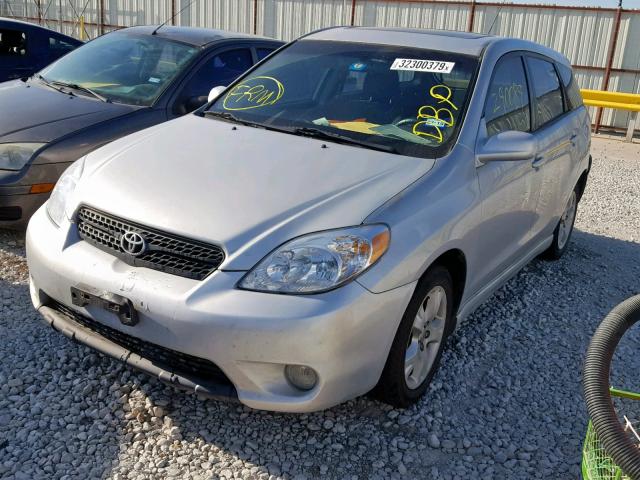 2T1KR32E55C442570 - 2005 TOYOTA MATRIX SILVER photo 2