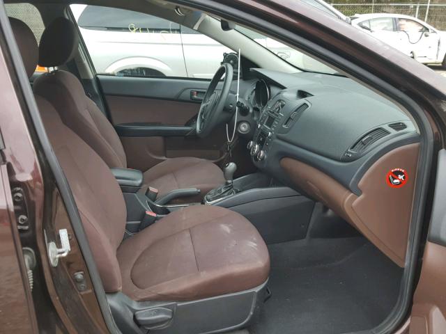 KNAFU4A22B5353025 - 2011 KIA FORTE EX BROWN photo 5