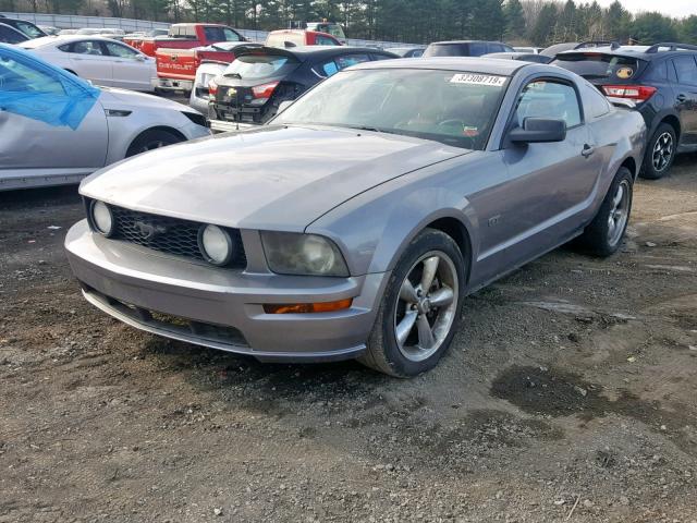 1ZVHT82H665265025 - 2006 FORD MUSTANG GT GRAY photo 2