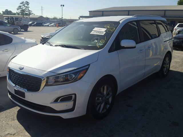 KNDMB5C15K6531367 - 2019 KIA SEDONA LX WHITE photo 2