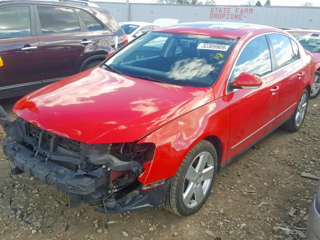 WVWAK73C88E010979 - 2008 VOLKSWAGEN PASSAT KOM RED photo 2