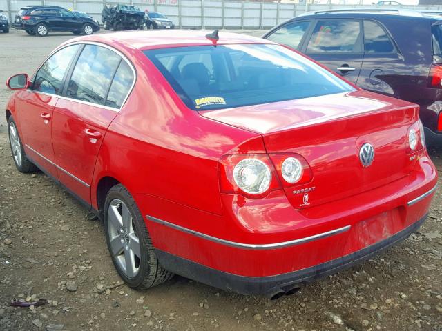 WVWAK73C88E010979 - 2008 VOLKSWAGEN PASSAT KOM RED photo 3