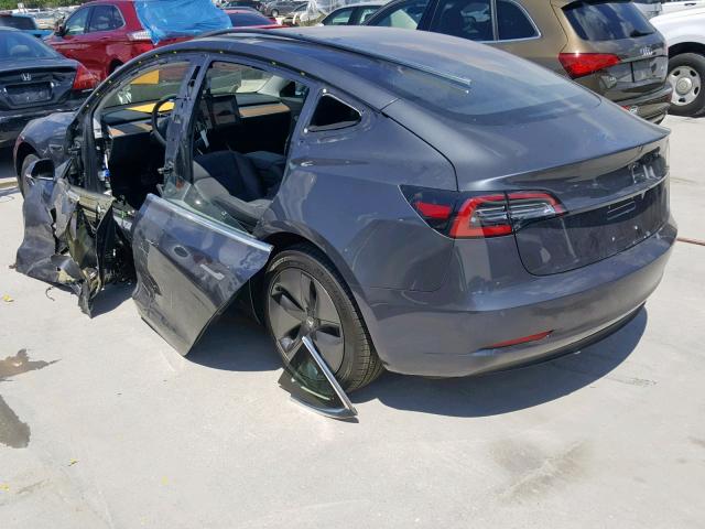 5YJ3E1EA7JF123982 - 2018 TESLA MODEL 3 GRAY photo 3