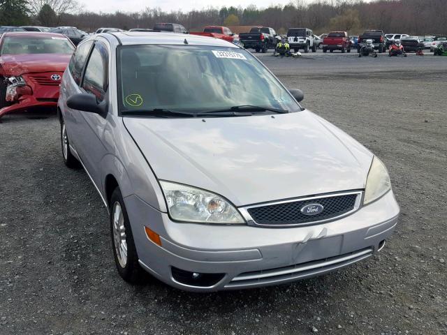 1FAFP31N57W196015 - 2007 FORD FOCUS ZX3 SILVER photo 1