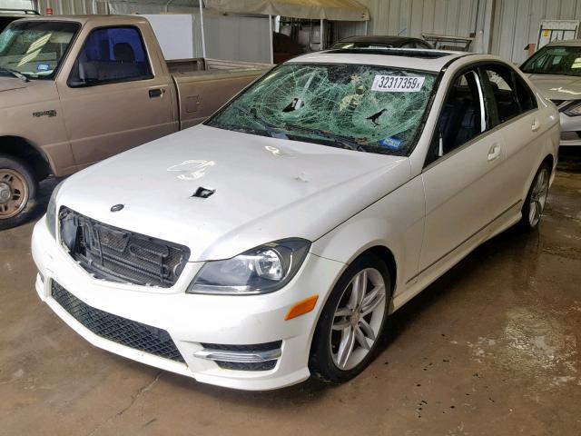 WDDGF4HB1DR279685 - 2013 MERCEDES-BENZ C 250 WHITE photo 2