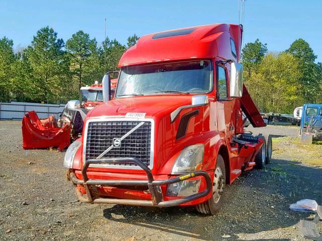 4V4NC9EH3FN922391 - 2015 VOLVO VN VNL RED photo 2