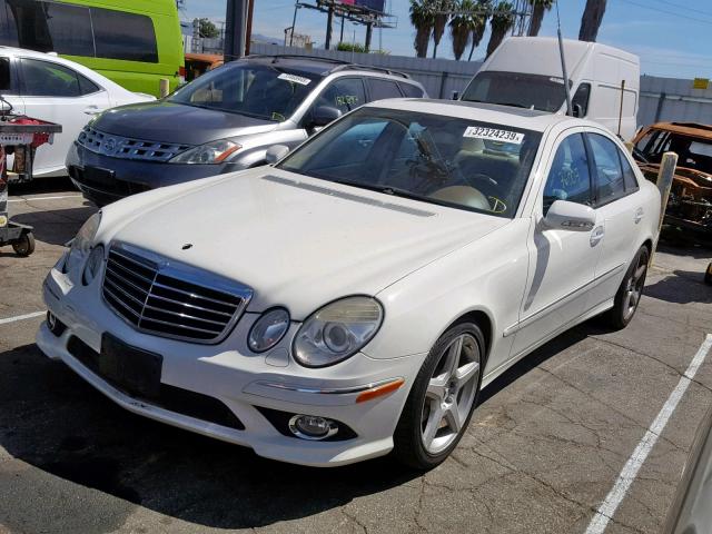 WDBUF56X59B398260 - 2009 MERCEDES-BENZ E 350 WHITE photo 2