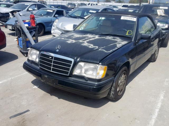 WDBEA66E6SC281309 - 1995 MERCEDES-BENZ E 320 BLACK photo 2