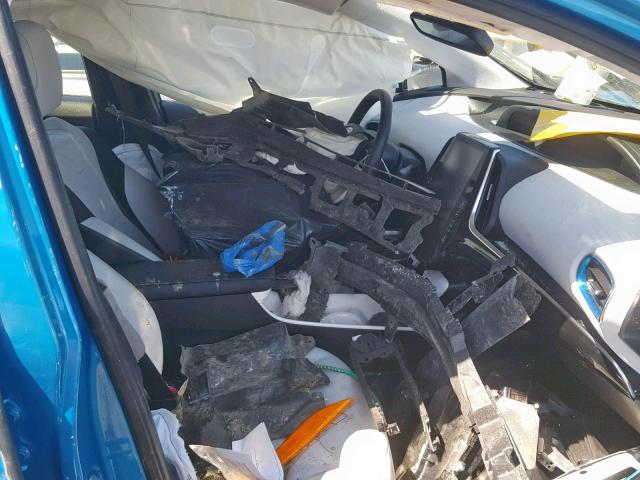 JTDKARFP1H3020072 - 2017 TOYOTA PRIUS PRIM 蓝色 照片 5