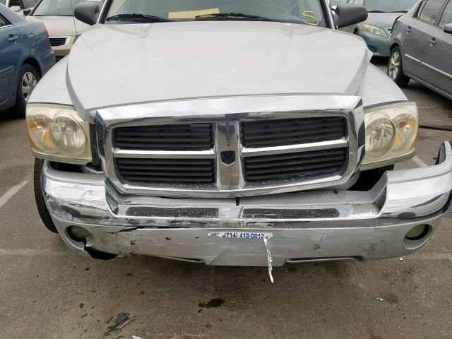 1D7HE58K75S223354 - 2005 DODGE DAKOTA QUA SILVER photo 9