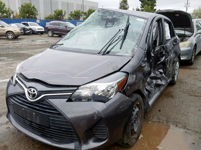 VNKKTUD31HA079560 - 2017 TOYOTA YARIS L GRAY photo 2