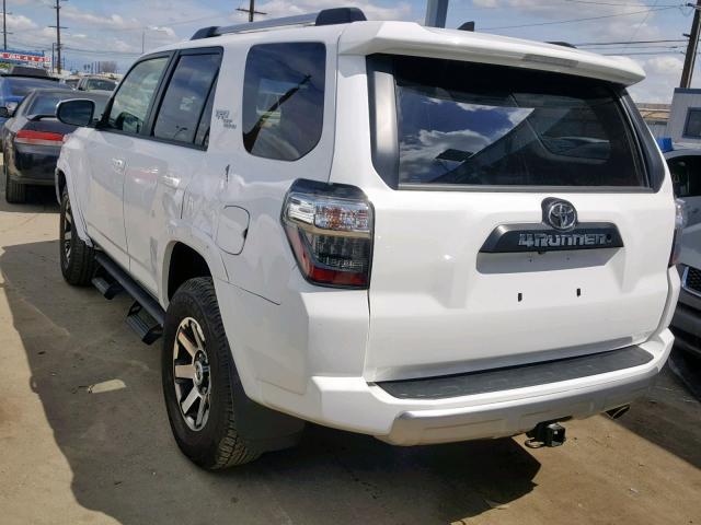 JTEBU5JR9J5595700 - 2018 TOYOTA 4RUNNER SR WHITE photo 3